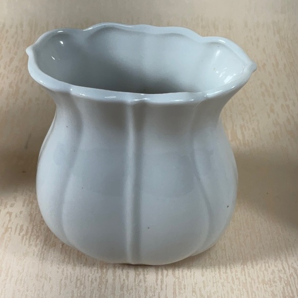 Vintage Floral Ceramic Vase and Frames Butterflies and Flowers - Picture 4 of 16